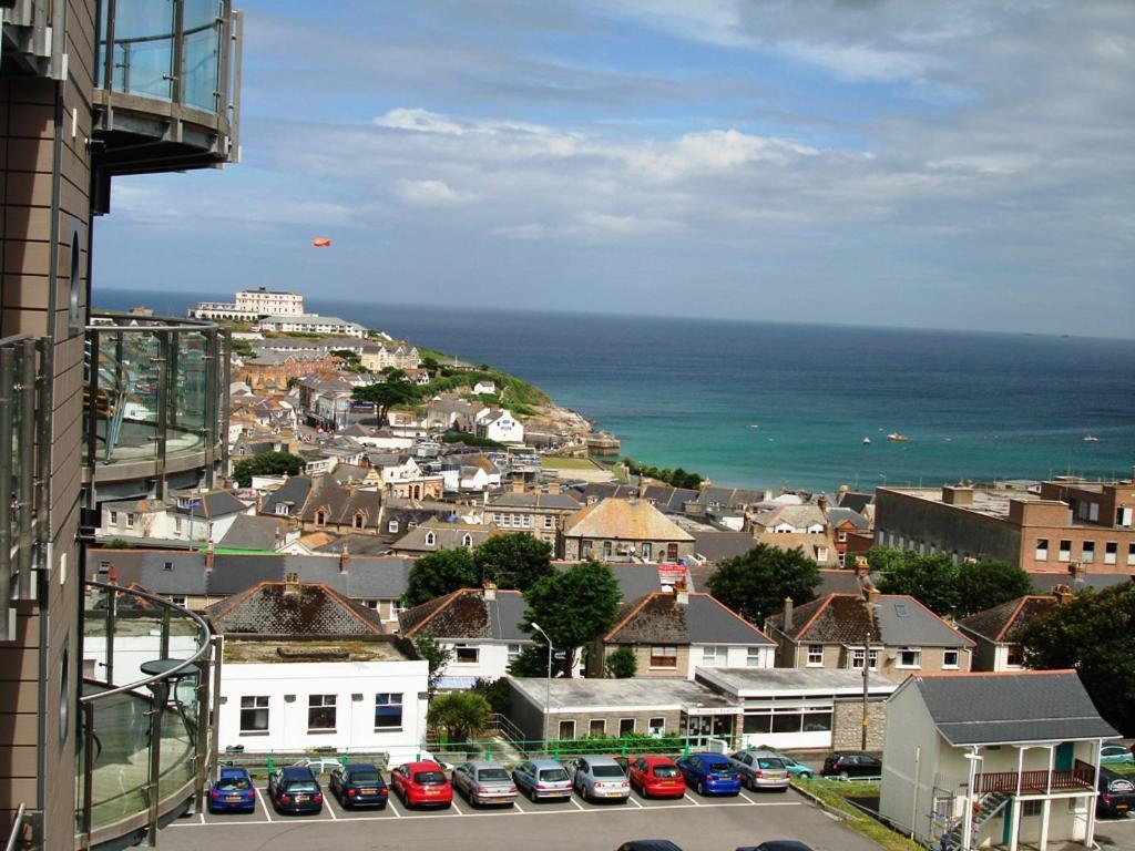 2Bed With Pool & Sea View Apartment New Quay Kültér fotó