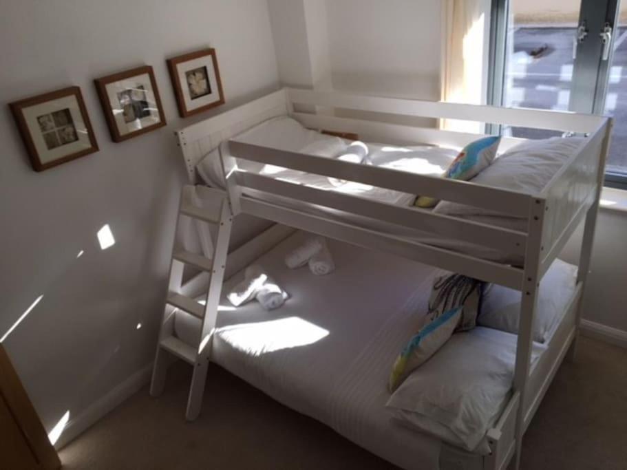 2Bed With Pool & Sea View Apartment New Quay Kültér fotó