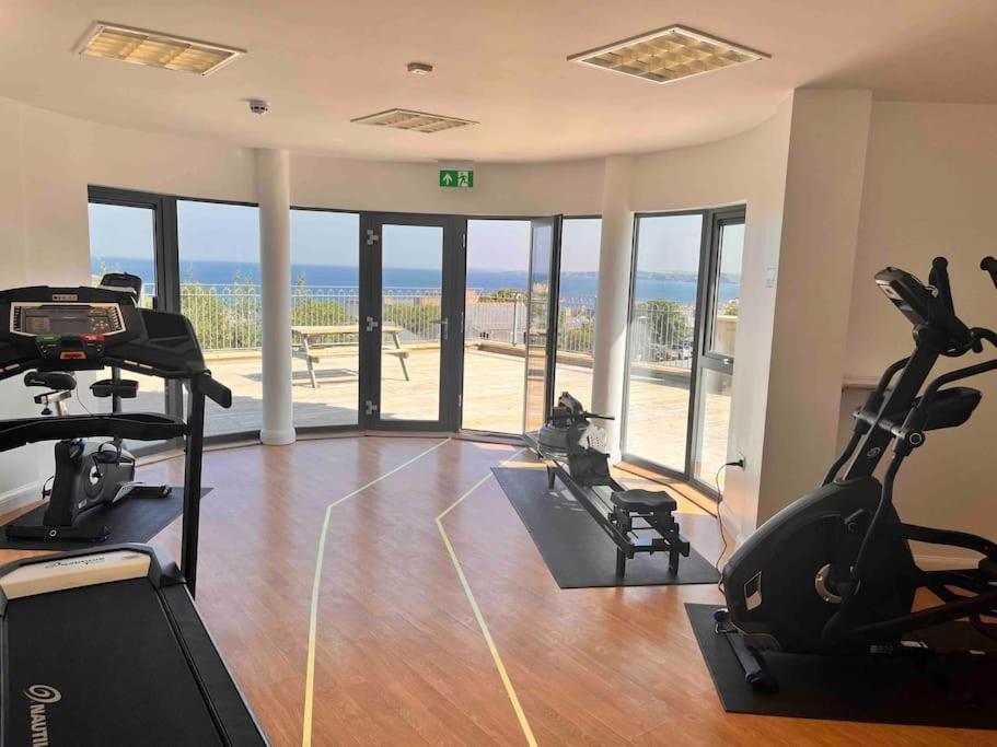 2Bed With Pool & Sea View Apartment New Quay Kültér fotó