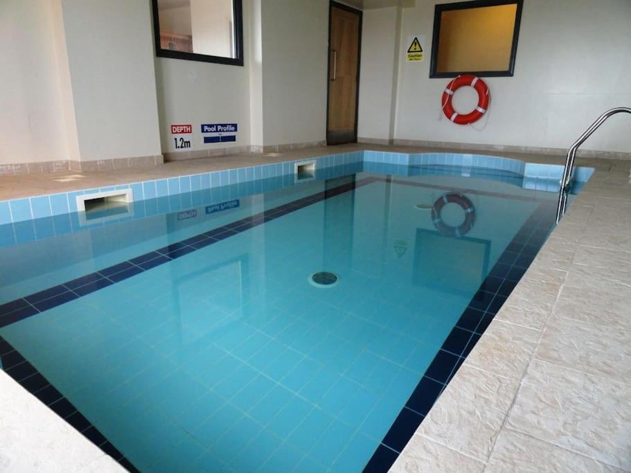 2Bed With Pool & Sea View Apartment New Quay Kültér fotó