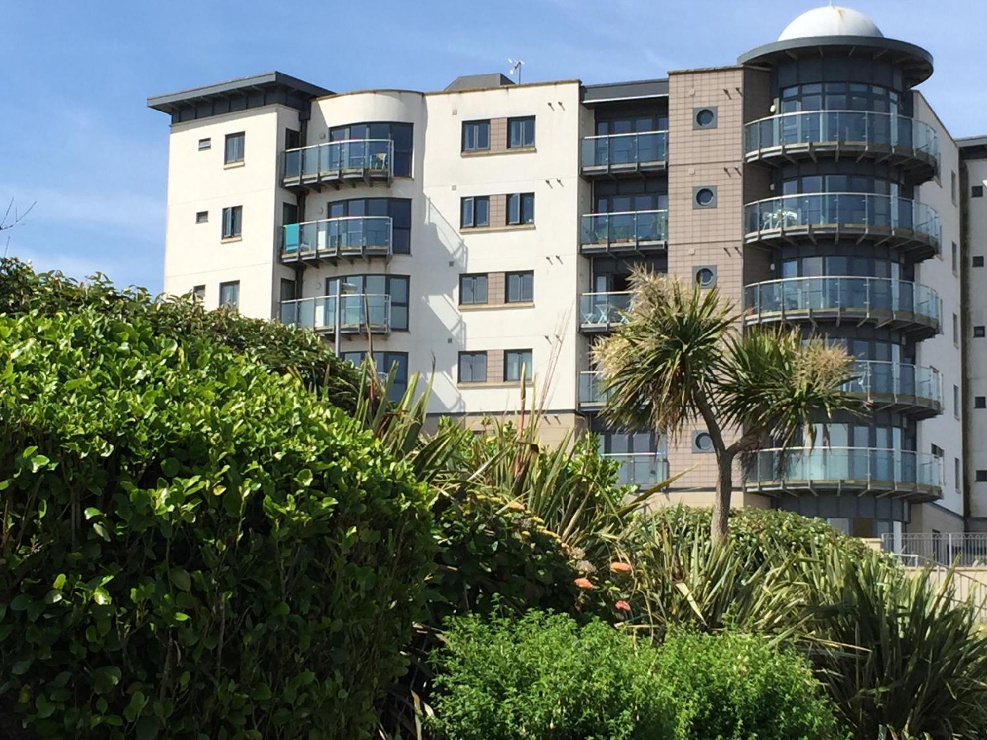 2Bed With Pool & Sea View Apartment New Quay Kültér fotó